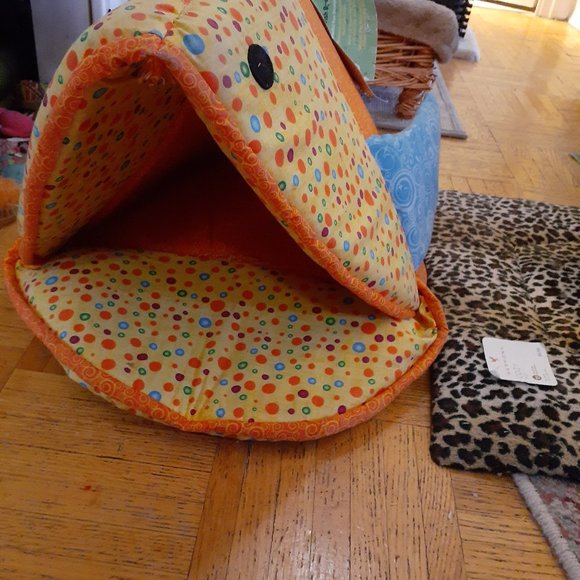 SALE!! Brand New Cat Bed - Picture 2 of 4